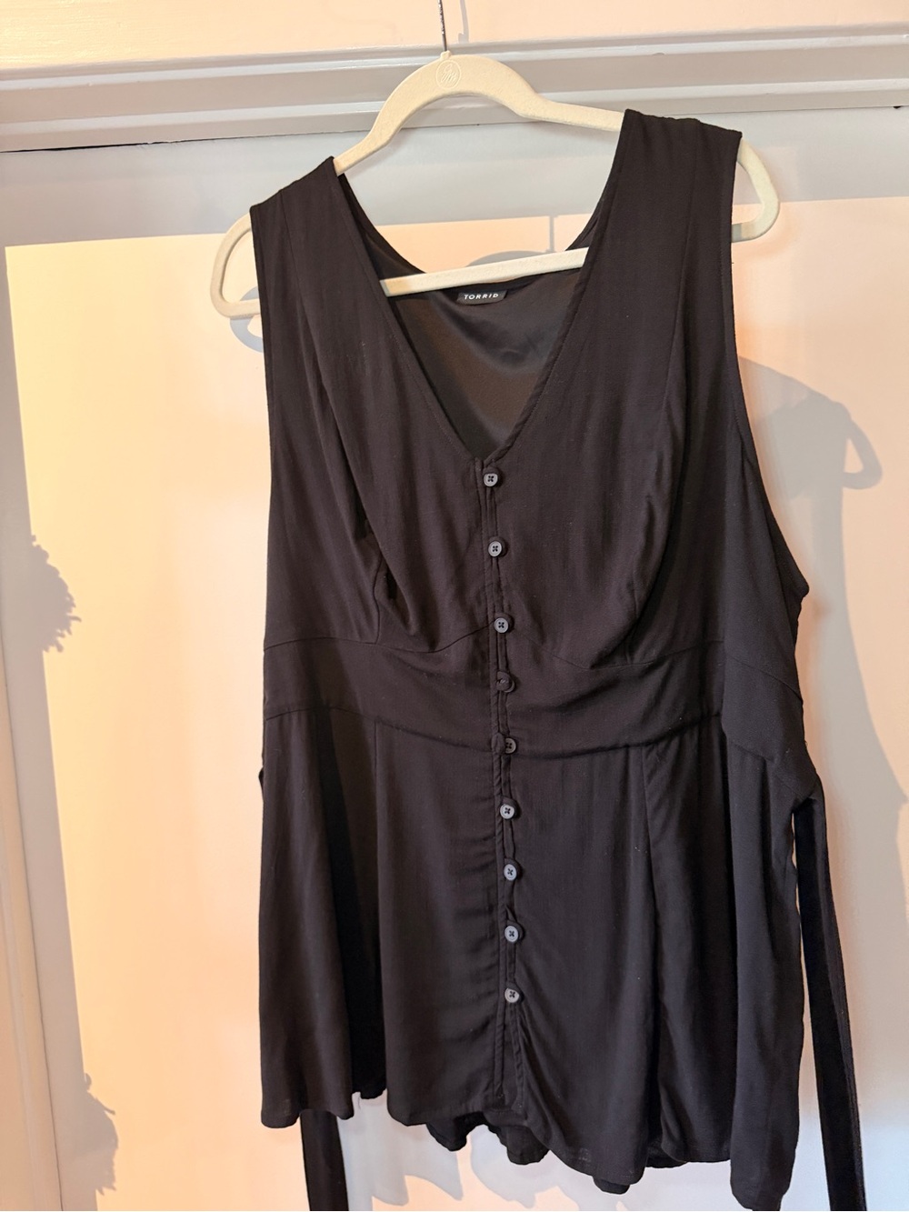 Torrid Black Sleeveless Button-Front V-Neck Tunic. Size 2 (18-20)